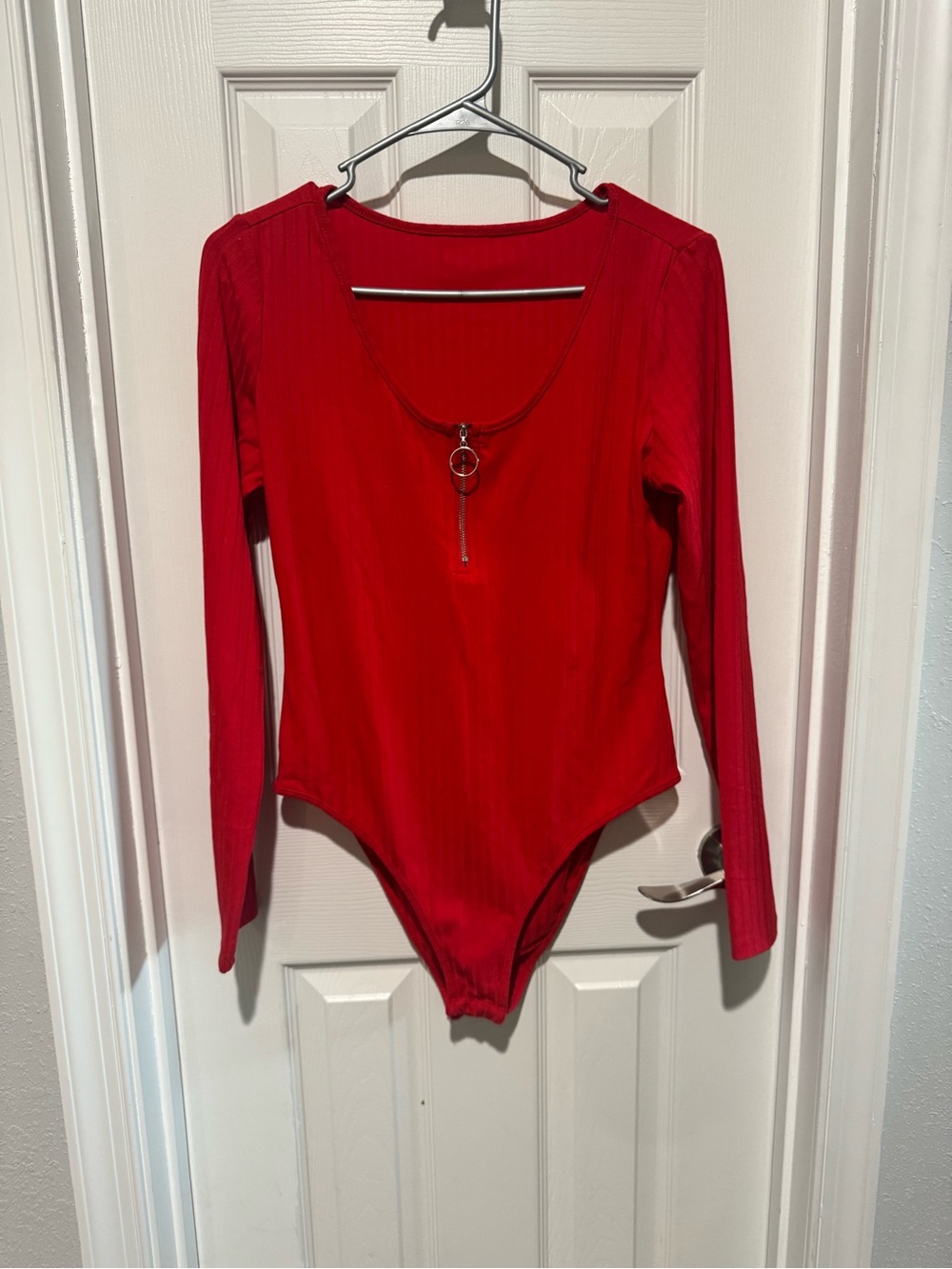 SHEIN Red Scoop Neck Ribbed Zip-Front Long Sleeve Bodysuit